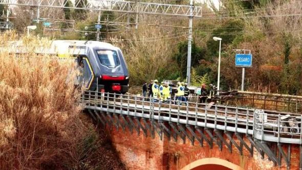 Terrorismo anarchico, sette arresti in tutta Italia per i sabotaggi sull’Alta velocità