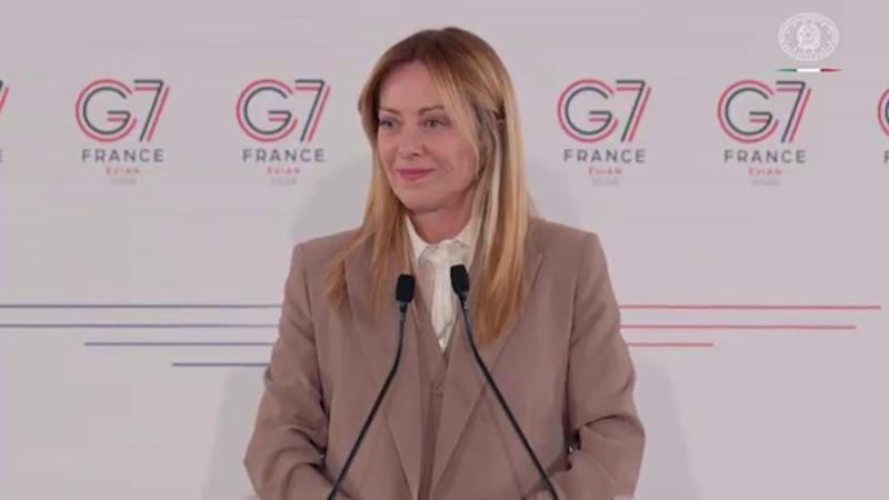 Meloni, Vannacci e l'inviato della Stampa: lo scambio alla conferenza stampa dopo il G7