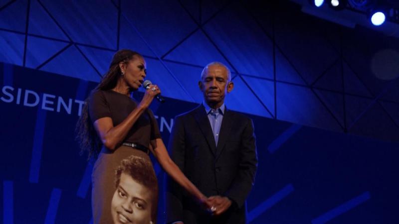 Perché la gonna di Michelle ha fatto commuovere Obama, ecco chi è la persona raffigurata
