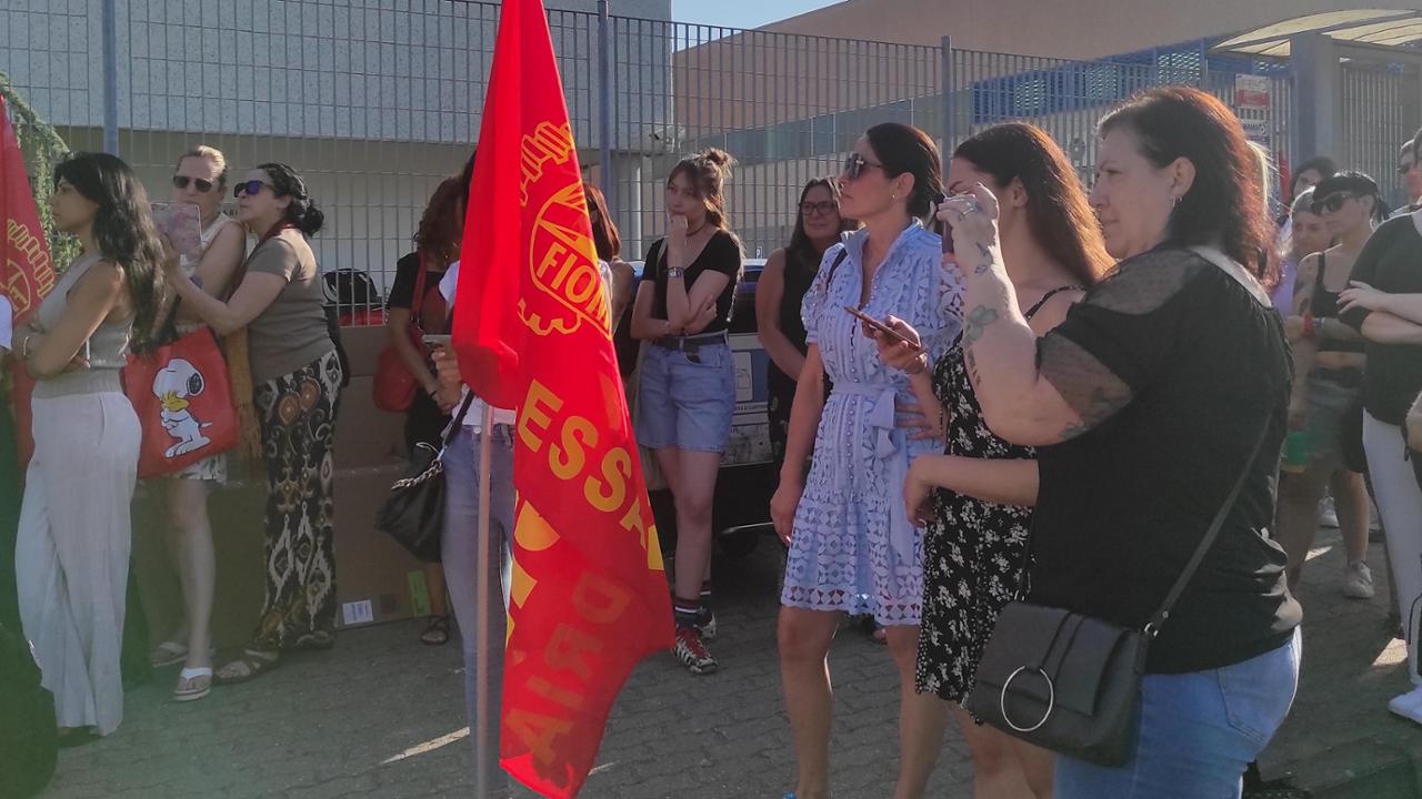 Damiani, lavoratori in sciopero alla maison dei gioielli: “Stipendi troppo bassi”