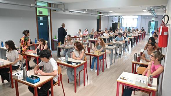 Volley, scopone e terremoto in Friuli: la matematica pesca dalla realtà per “aiutare” i maturandi