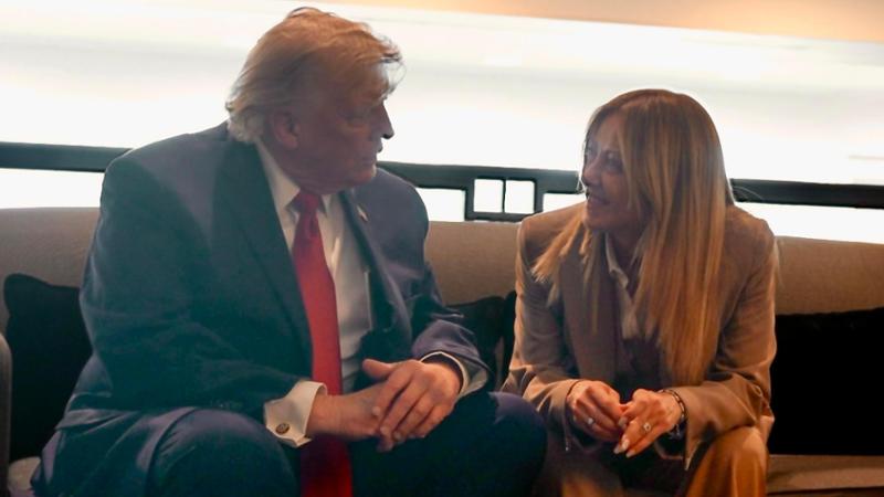 Trump: “Meloni mi ha implorato di fare una foto con lei, mi ha fatto pena”