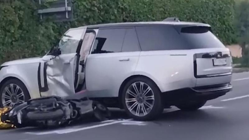 Lo scooter travolto e il Suv distrutto: le immagini dopo l'incidente mortale in Versilia