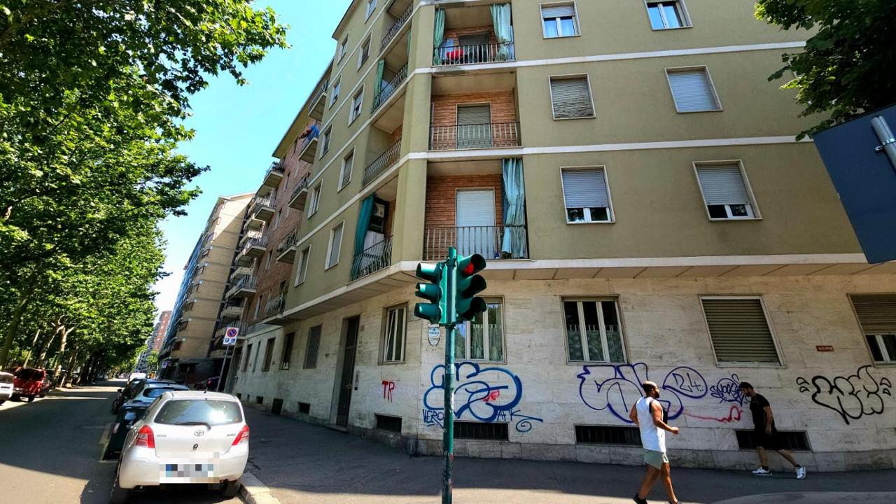 Rapina stile “Arancia Meccanica” a Torino: coppia aggredita in casa nella notte, 5 arresti