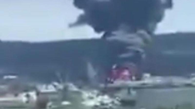 Crimea, il porto di Kerch in fiamme a un chilometro dal ponte simbolo di Putin