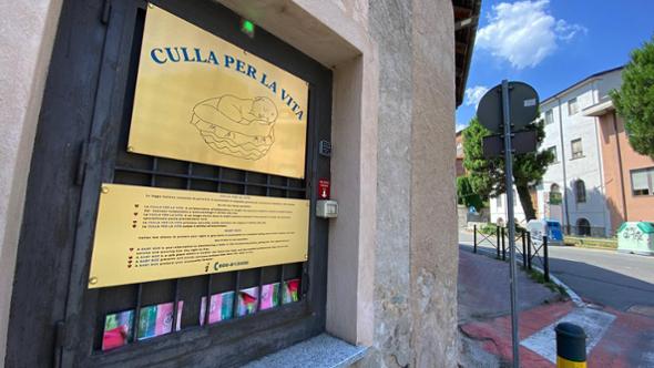 Culla per la vita, come funzionano il sofisticato sistema e l'allarme che garantiscono l'anonimato