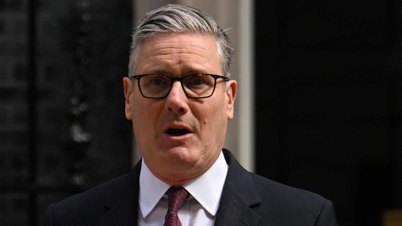 Regno Unito, Starmer si dimette dopo due anni: “Garantirò una transizione ordinata”