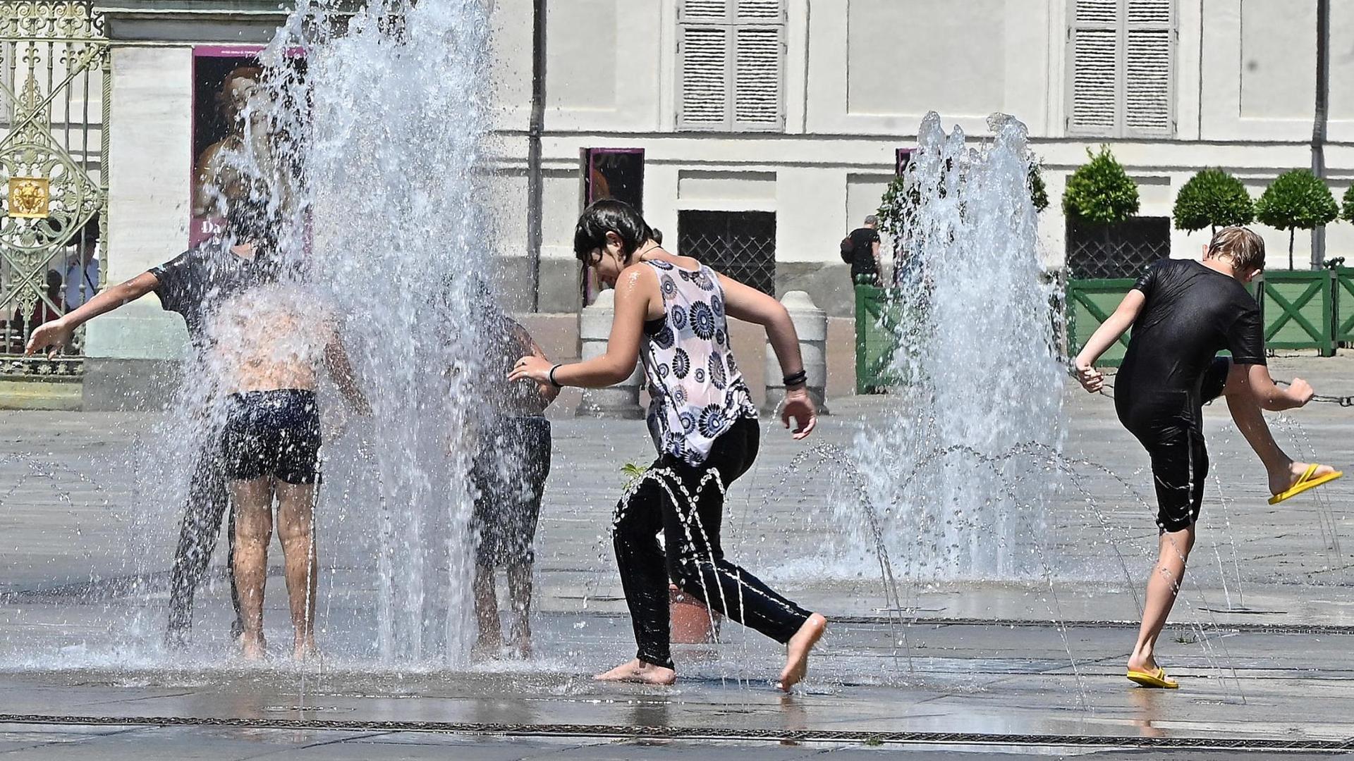 Siamo nell&rsquo;ondata di caldo pi&ugrave; lunga dal 2003. E ora si rischia &ldquo;l&rsquo;effetto asciugacapelli&rdquo;