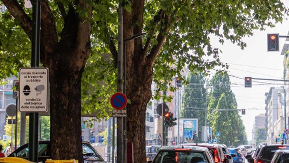 La telecamera record a Torino: 25 mila multe l’anno. Ecco il vero motivo: “Segnali poco visibili”