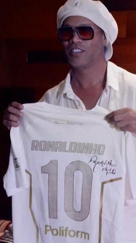 Il Ravenna ufficializza l'ingaggio di Ronaldinho