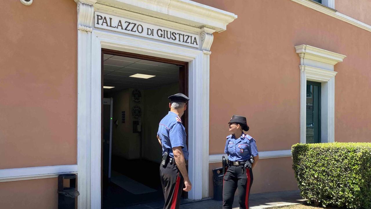 Imperia, pubblica online foto erotiche di 4 ragazze. Fotografo condannato a 1 anno e 6 mesi