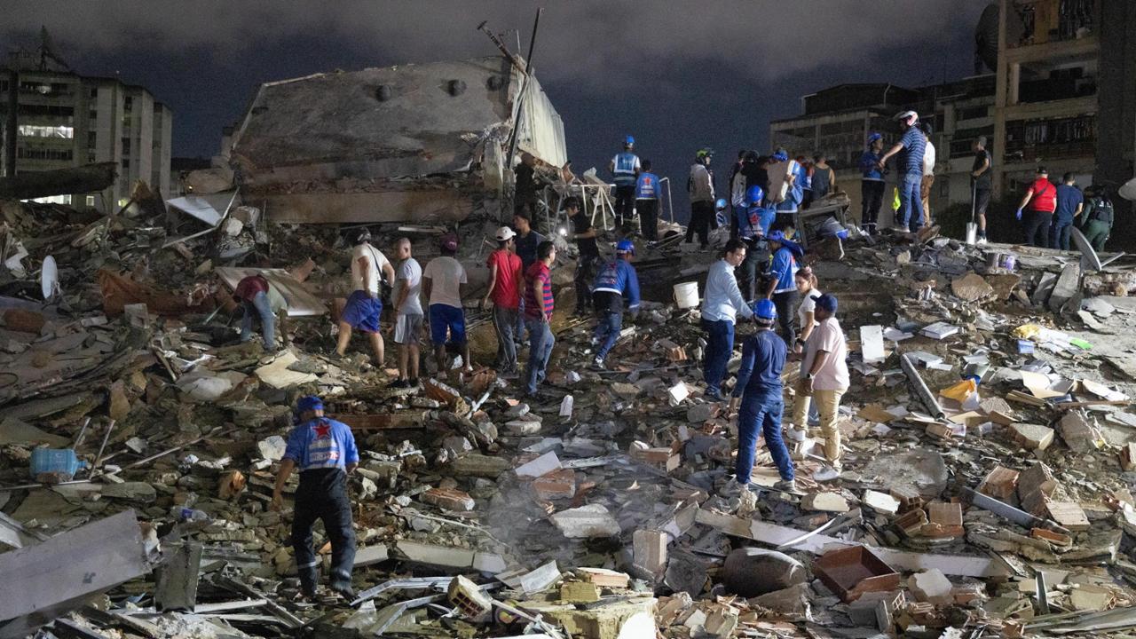 Venezuela, due scosse di terremoto di 7.2 e 7.5: decine di palazzi crollati. 32 morti e 700 feriti