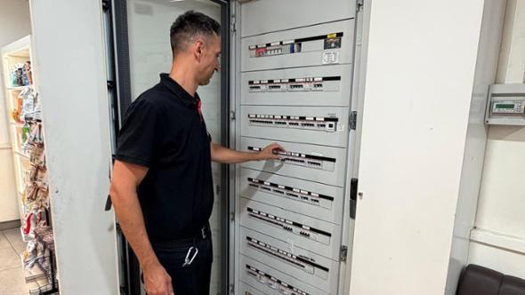 A Torino i blackout non si fermano: si spegne anche l’anagrafe centrale, il centro resta senza energia