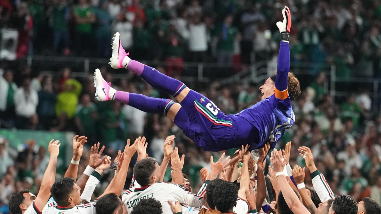 Il Messico celebra Ochoa, sei Mondiali come Leo e CR7: “L’affetto la vittoria più bella”