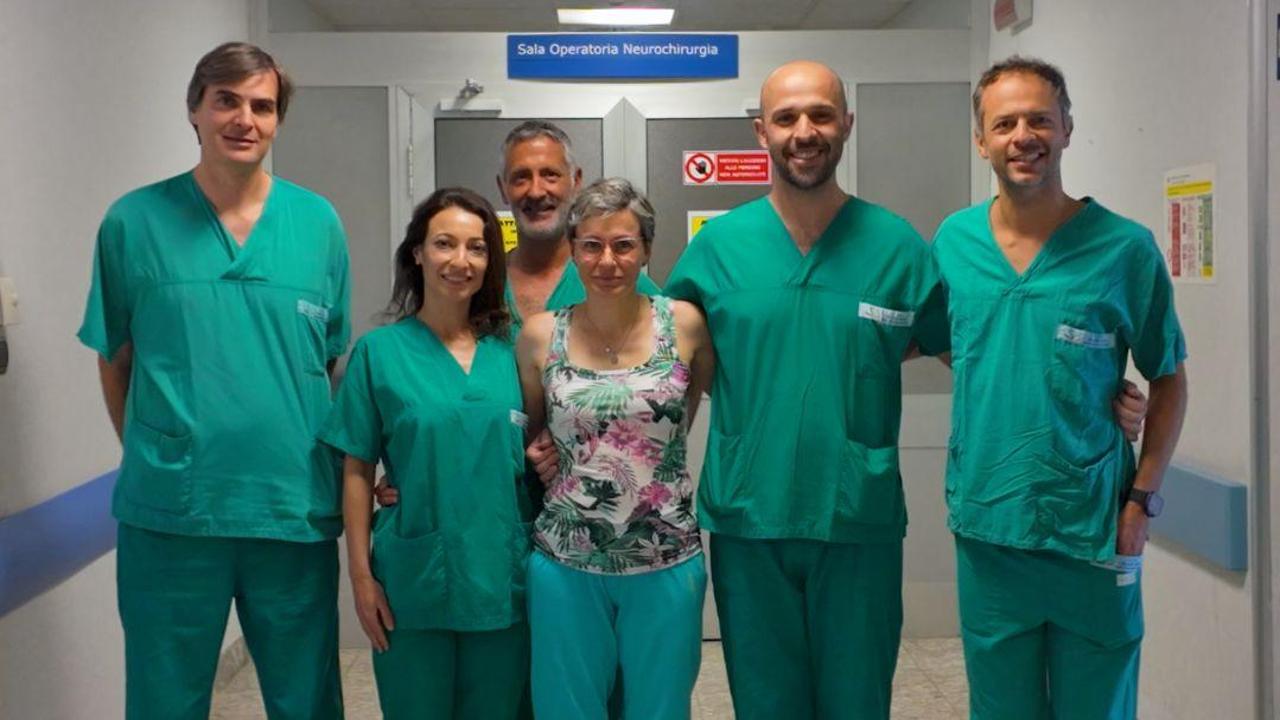 Cambio di collegamento tra i nervi: così una cinquantenne con un tumore raro è tornata a camminare