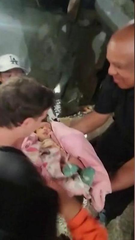 Miracolo tra le macerie di La Guaira: salvati una madre e il suo neonato
