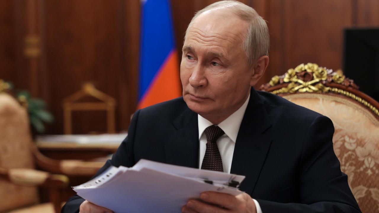 Putin: “Abbiamo contatti con Kiev”. Zelensky: “Mosca vuole il Donetsk entro fine anno”