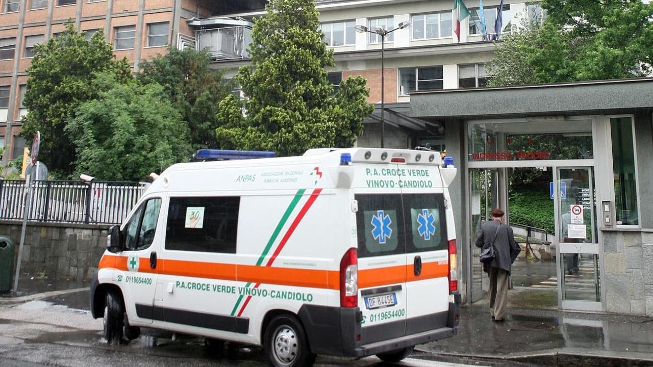 Ordinano una pizza durante il nubifragio, il fattorino muore uscendo di strada dopo la consegna
