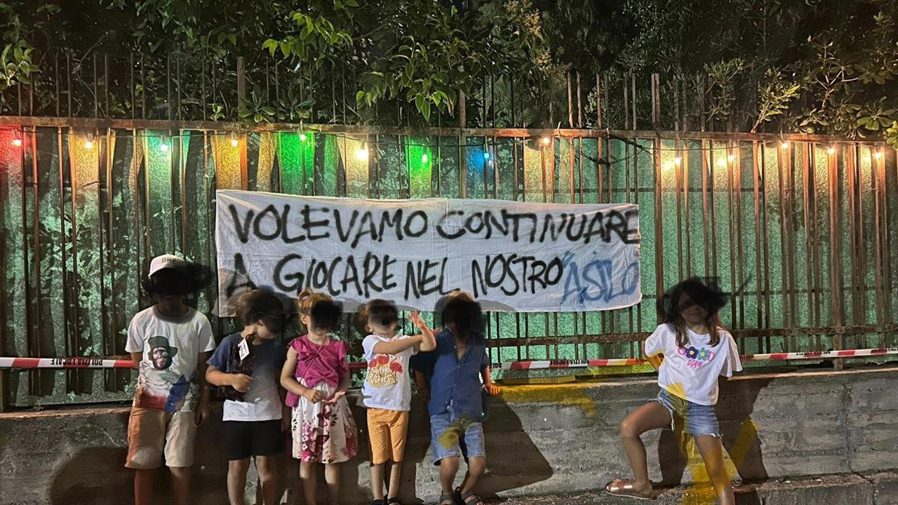 Savona, la rivolta di Zinola per la chiusura della scuola dell’infanzia Don Curioni