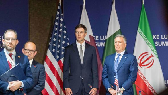 Witkoff e Kushner a Doha, Nytimes: Iran e Oman verso un piano per pedaggio nello Stretto di Hormuz