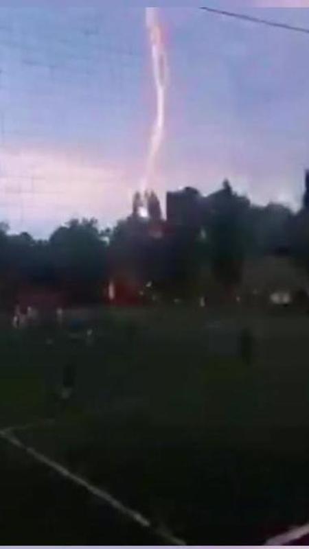 Incidente per fulmine su un campo da calcio a Torino