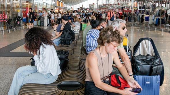 Scioperi, luglio nero per i trasporti. Ecco le agitazioni previste per treni e aerei