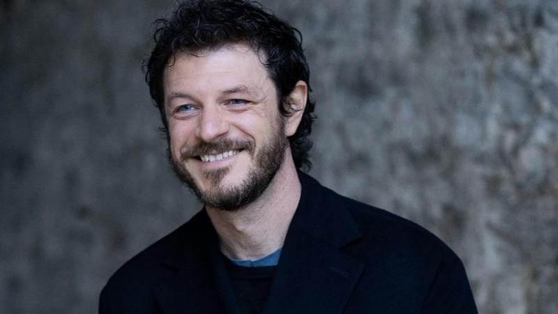 Andrea Bosca: “Il teatro, un apriscatole del mondo che insegna a non fuggire dal dolore”