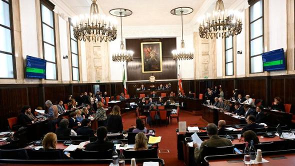 Di Pietro e la corte di Santanchè: “Sindaco di Milano? Non so nulla”. FdI: “Il nome entro settembre”