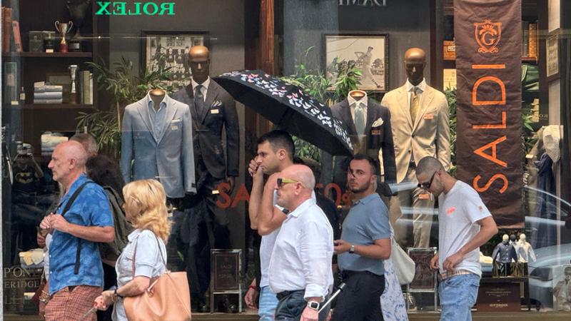 Da sabato 4 luglio via ai saldi. Confesercenti: “Petizione per farli slittare ad agosto”