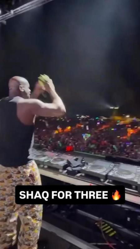 Shaquille O’Neal, canestro impossibile dal palco durante il dj set con T-Pain