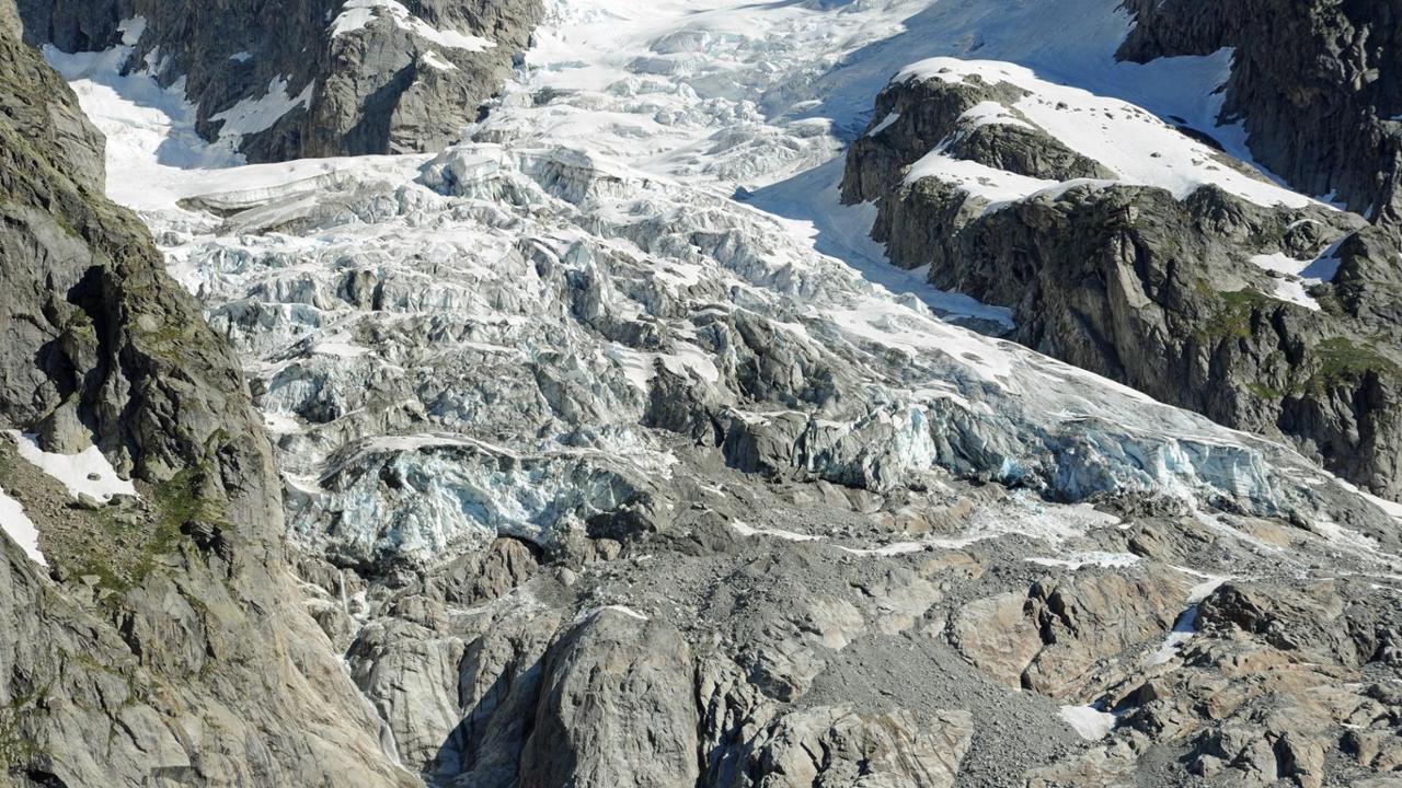 Il caldo arriva in vetta al Monte Bianco: “Addio ai ghiacciai sotto i 3.000”