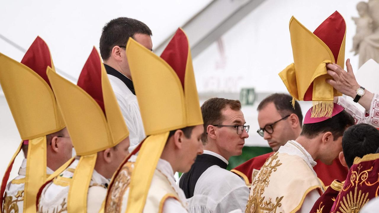 Sovranisti, identitari e anti-migranti, il fronte lefebvriano che contesta il Papa