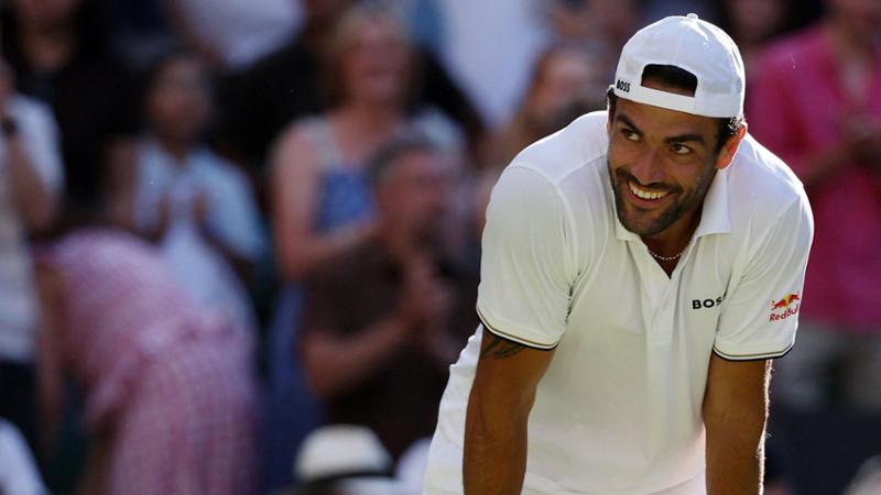 Stregati da Berrettini: emozioni, gioco, sorrisi e Matteo vola al terzo turno a Wimbledon