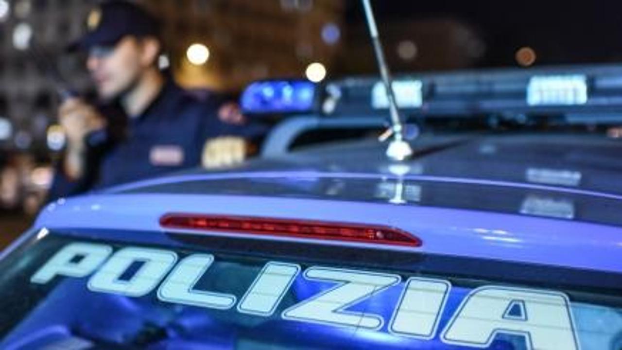 Cerca di strangolare la compagna, suo padre è già in carcere per un tentato femminicidio