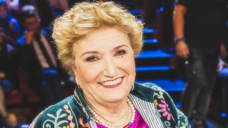 Mara Maionchi: “Facevo l’elegantona con i vestiti smessi di Ornella Vanoni: il mio momento più chic”