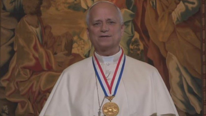 Papa Leone e il monito a Trump: “America plasmata dagli immigrati”