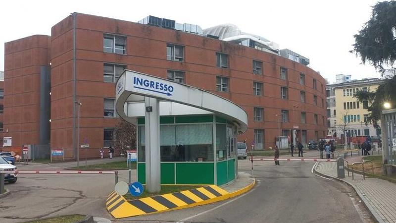 Incrocia un passante e lo accoltella senza motivo, bloccato 22enne a Milano
