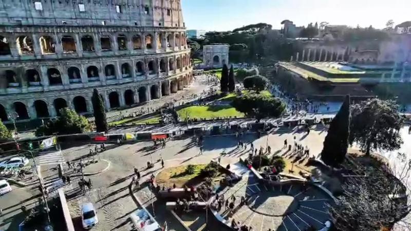Colosseo circondato dalle forze dell'ordine: il video del maxi blitz