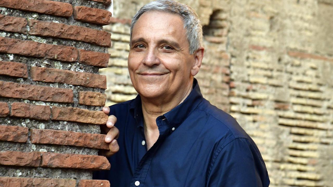 La Stampa e i suoi lettori. Ogni domenica lo scrittore Maurizio De Giovanni risponderà alle lettere