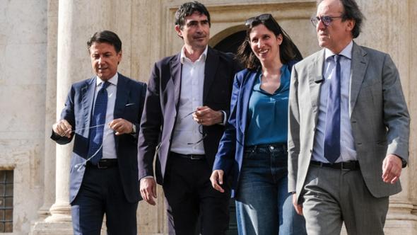 “Insistiamo sulla Rai”. La strategia a sinistra 


per stanare Meloni