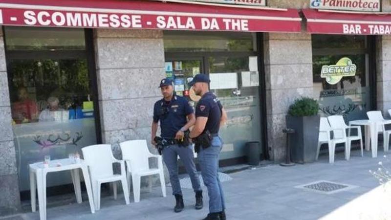 Accoltellato a Milano, l’aggressore del bar: “Mi sono divertito, appena esco lo rifaccio”