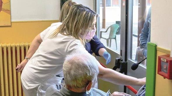 Gli anziani e la vergogna  Rsa, in Piemonte 11 mila in attesa
