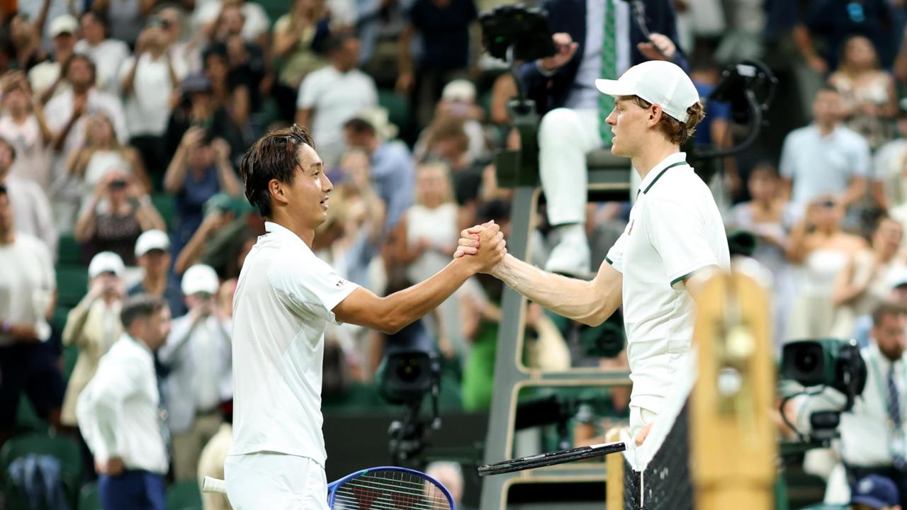 Wimbledon, Sinner batte la rivelazione Mochizuki e va ai quarti: “Lui un giocatore incredibile”