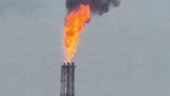 Omsk, i droni ucraini incendiano la raffineria a 2500 km dal confine ucraino