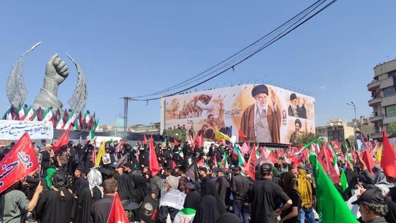 Teheran, il lungo addio a Khamenei