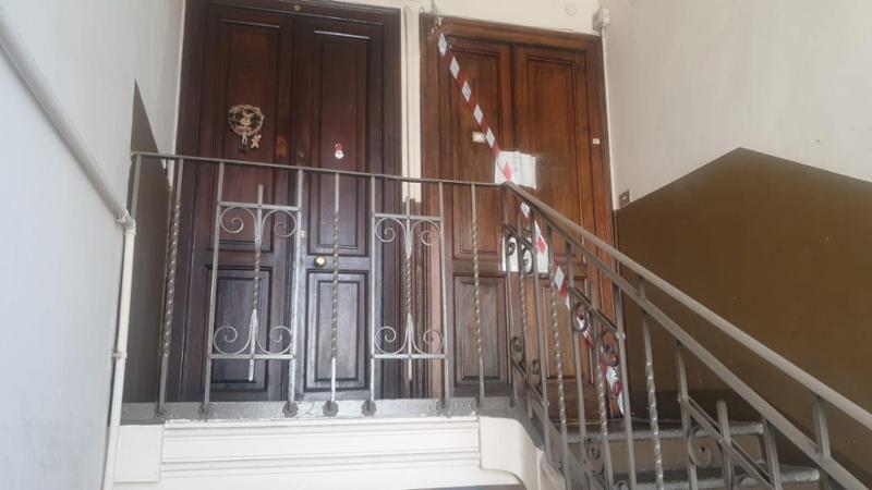 Cadavere in un appartamento, giallo nel Torinese