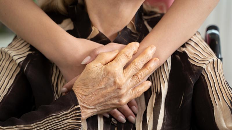 Anziani in coda alle Rsa: “Per coprire le richieste servirebbero 350 milioni”
