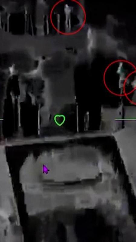 I colpi di Kiev nelle retrovie russe: la visuale del drone duranti gli attacchi mirati