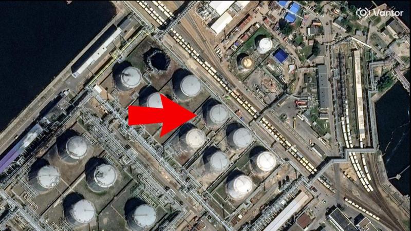 Il prima e il dopo, il satellite svela i danni dell'attacco di Kiev alla raffineria russa