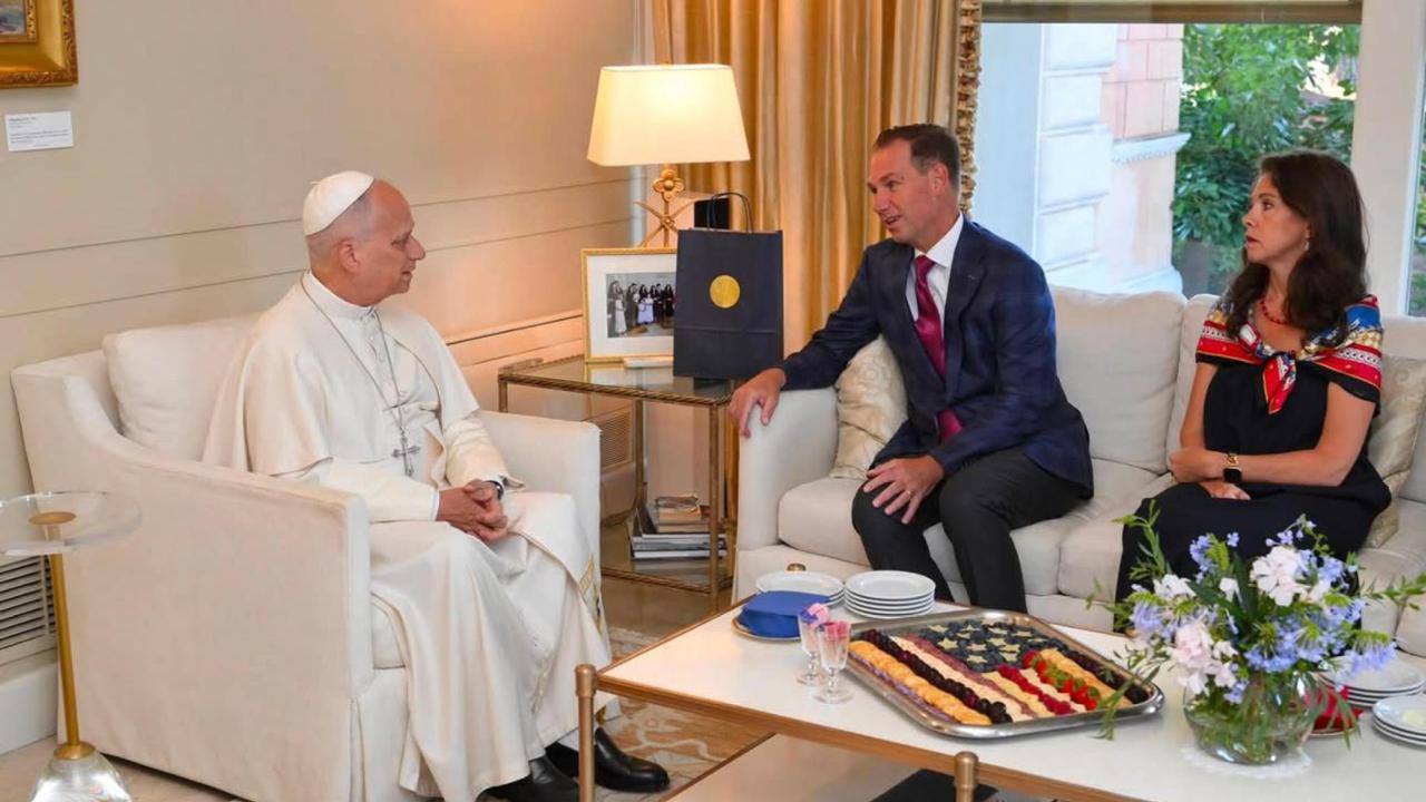Burch sulla cena con il Papa: “Nel menu hot dog in stile Chicago. Di notte vede i gol dei Mondiali”